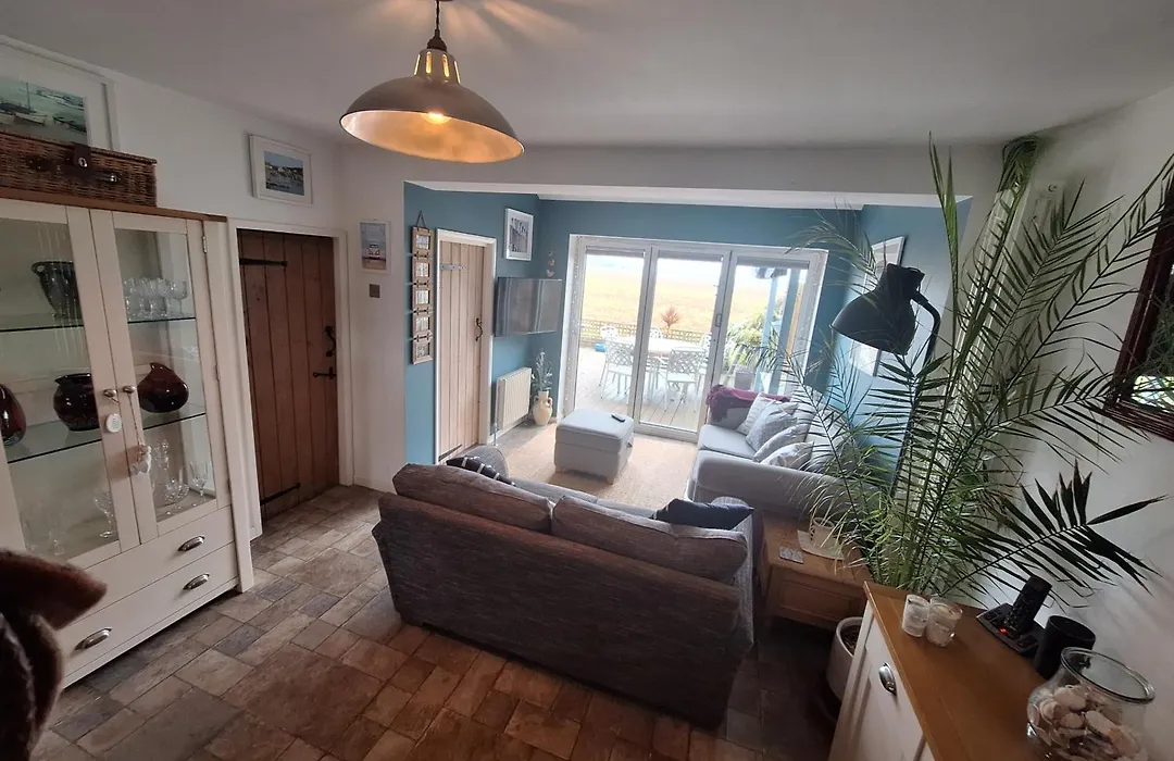 By The Sea, Home From Home Sleeps 6-1