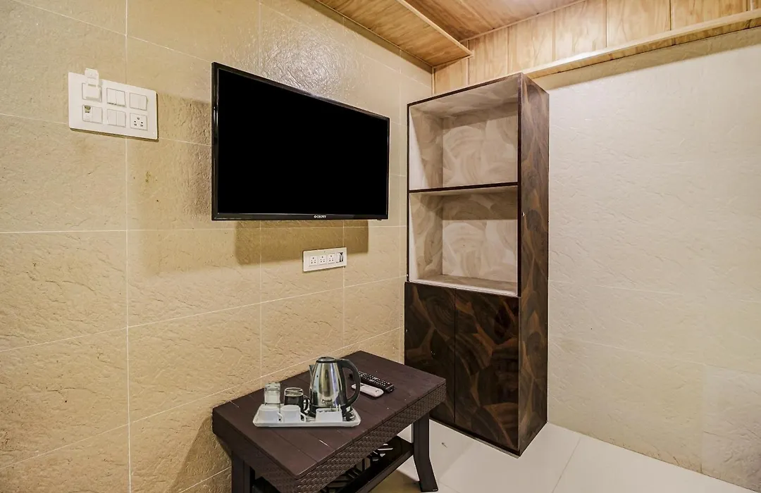 Super Hotel O Ambedkar Chowk Ulhasnagar-1