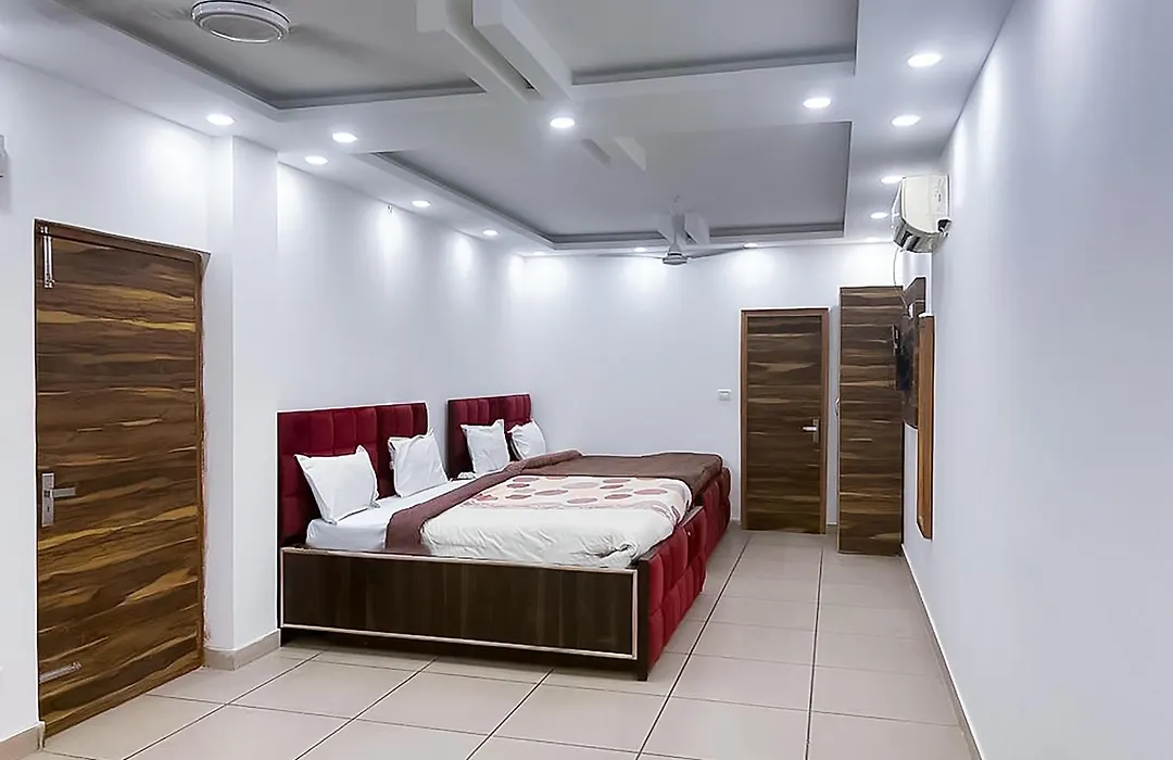 Hotel Js Garden - Near Noida Sec -132 Metro Station-1
