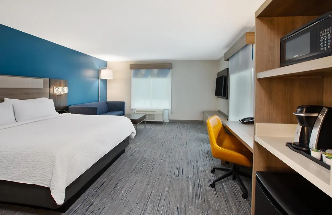 Holiday Inn Express Hotel & Suites Grand Rapids-North By Ihg-1
