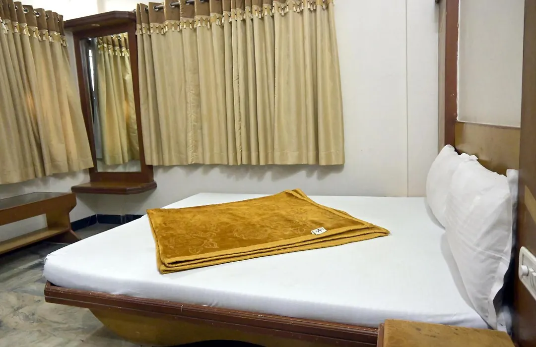 Hotel Roshan Palace-1
