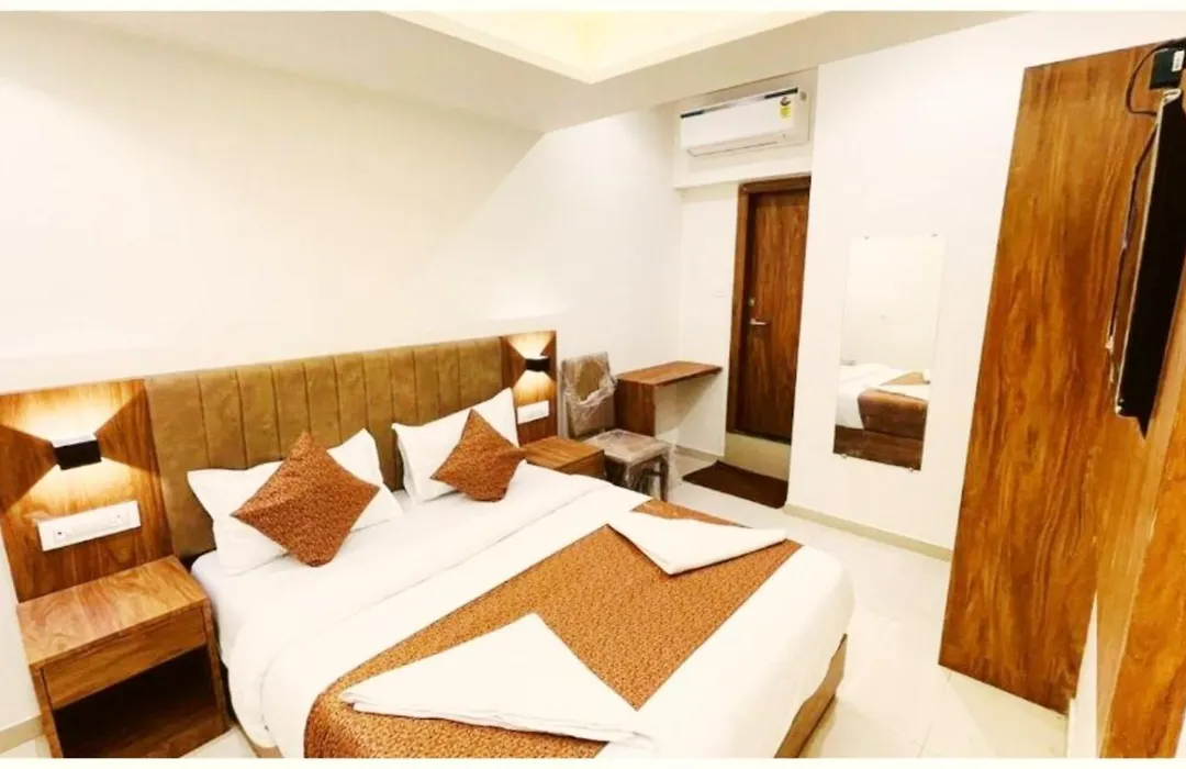 Sea View Hotel- New - S H R I - Gajanana - Near Jagannath Temple - Fully Air Conditioned Hotel - Best Luxuary Hotel-1