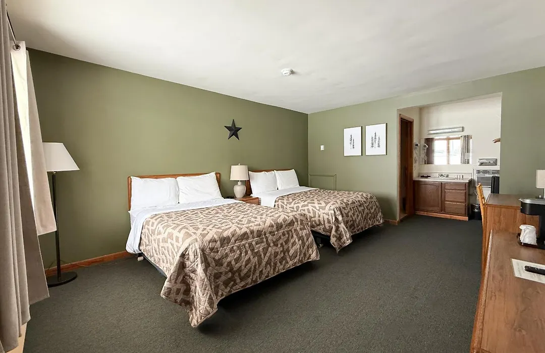 The Trail Inn - Newberry, Mi - Formerly Knollwood Inn - 13467 M-28-1