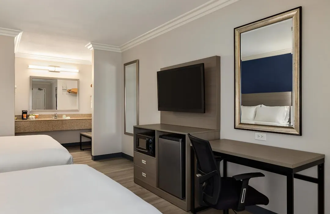Quality Inn Lake Elsinore I-15-1