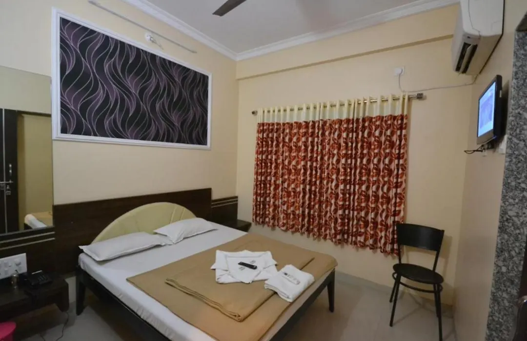 Hotel Yogiraj-1