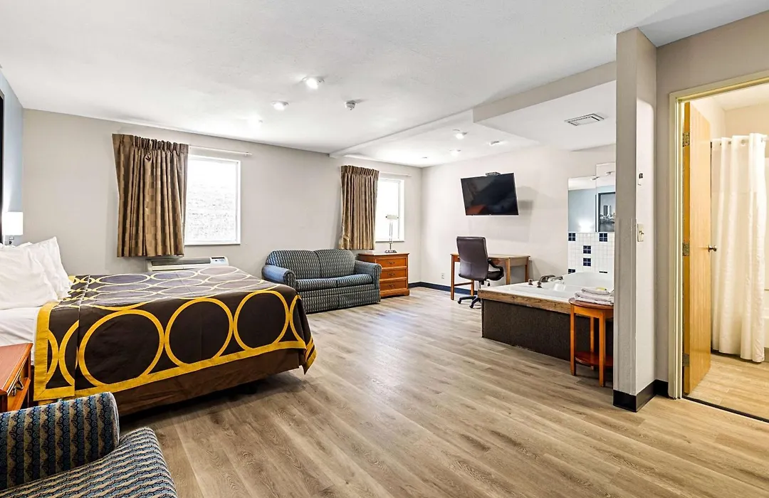 Super 8 By Wyndham Pittsburgh/Monroeville-1