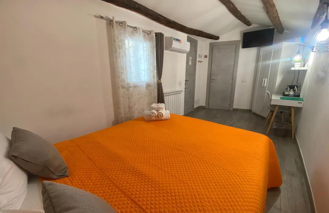 La Piccola Formica Charme Rooms-1