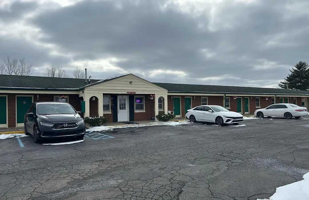 Hillcrest Motel By Oyo Aurora Near Lawrenceburg-1