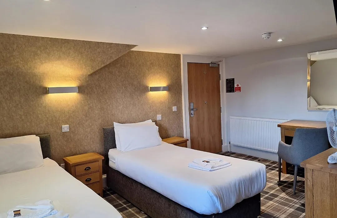 Crown Hotel & Bar-1