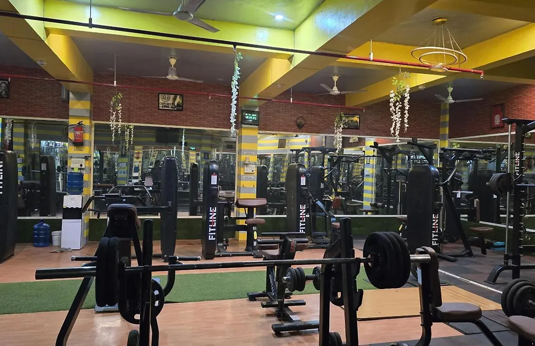 Hotel Parkland - Mathura Vrindavan - Premium Stay With Lift - Free Gym -Free Parking-Free Wifi-1