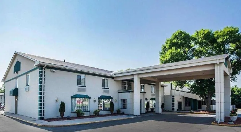 Quality Inn & Suites Des Moines - Merle Hay Road-1