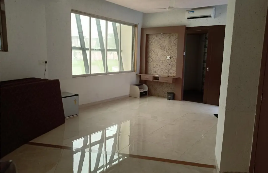 Holiday Aapke Liye Water Fall Hotel-1