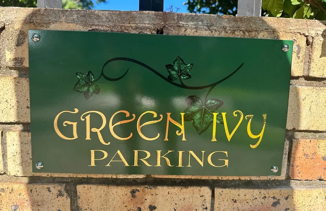 Green Ivy Luxury Room With Private Garden-1