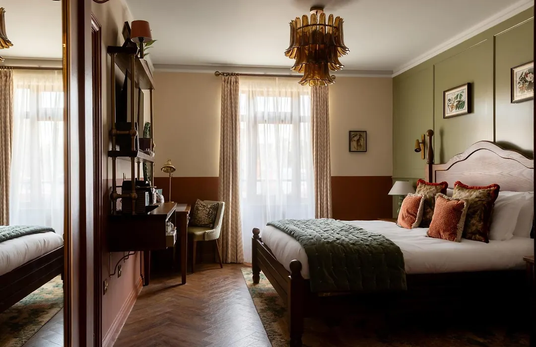 Coach & Horses Hotel-1