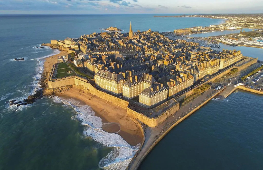 Demeures & Chateaux - Hotel De La Porte Saint-Malo - Dinan-1