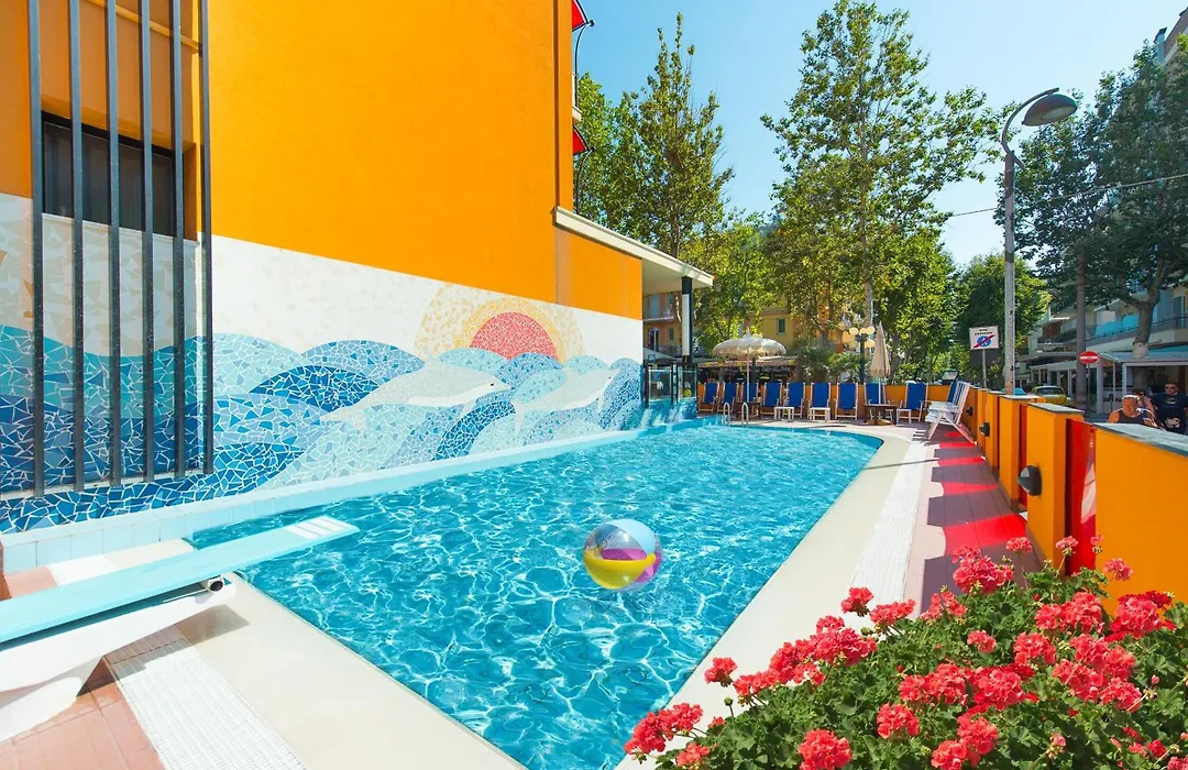 Viva Beach Hotel - 20M From The Beach & Large Breakfast-1