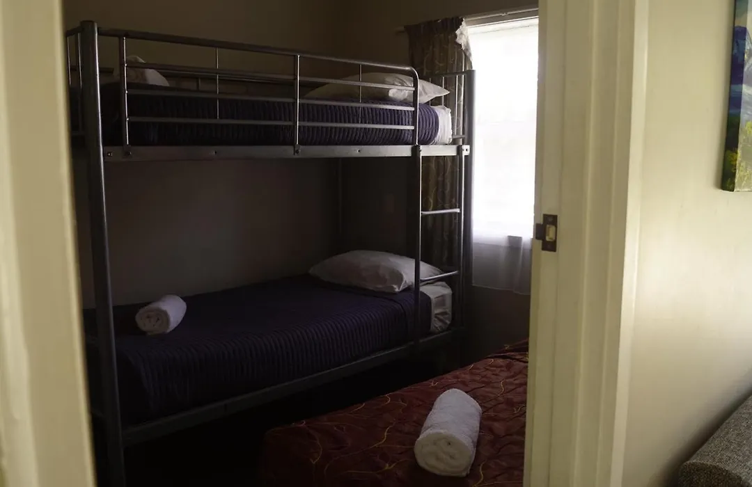 Apple Motor Inn-1