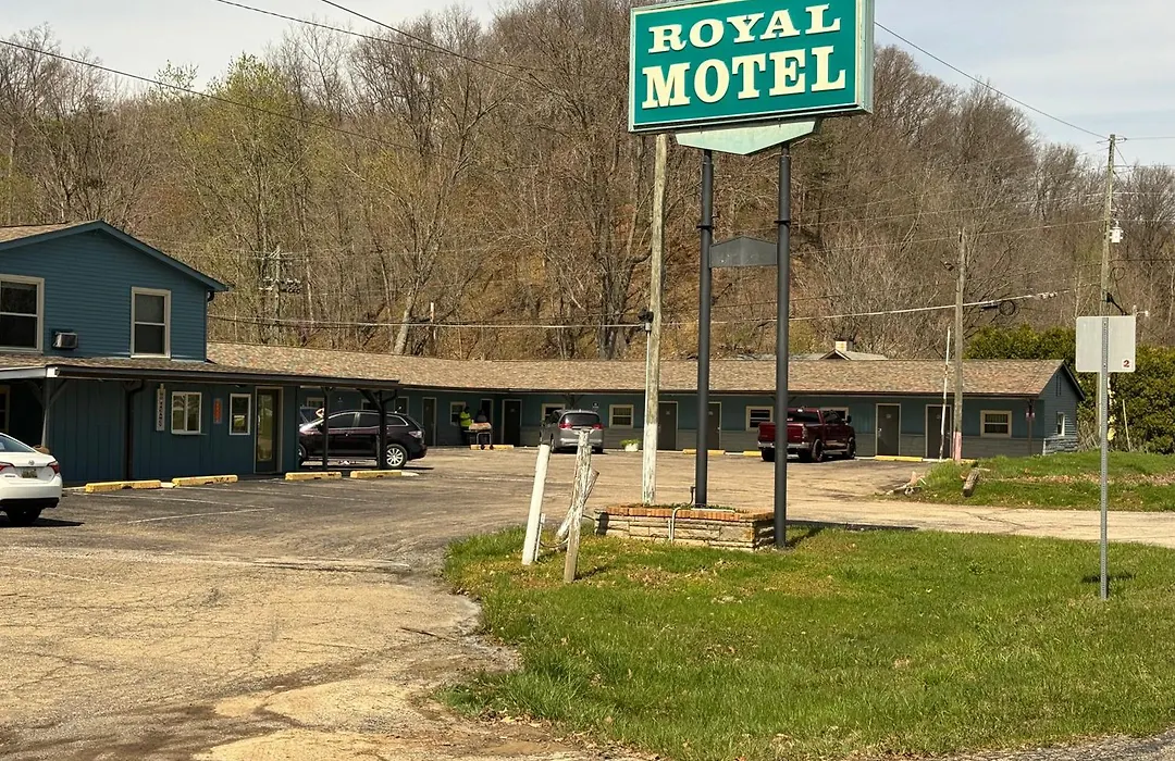 Royal Motel-1