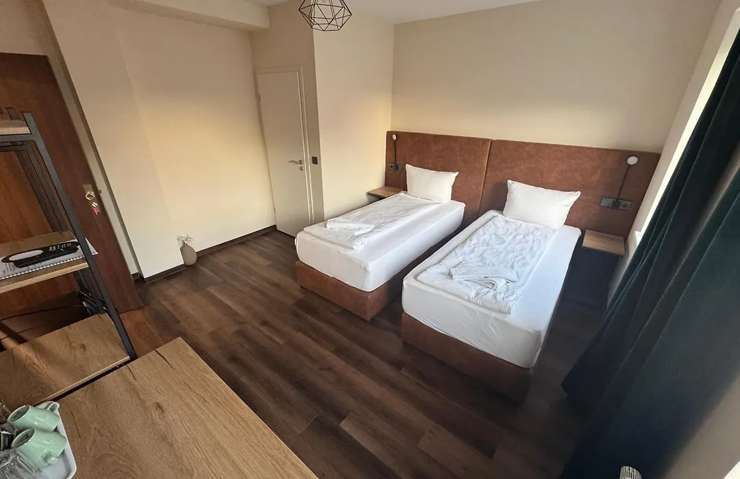 Hotel Capitol Zentrum - 24h --1