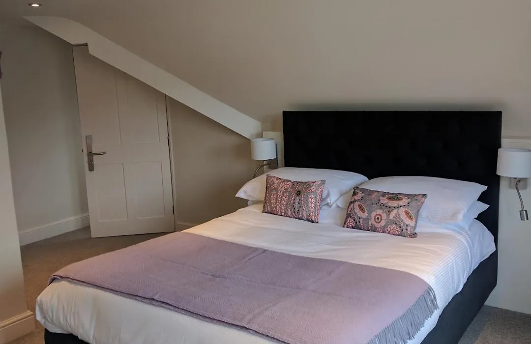 Avenue House-1