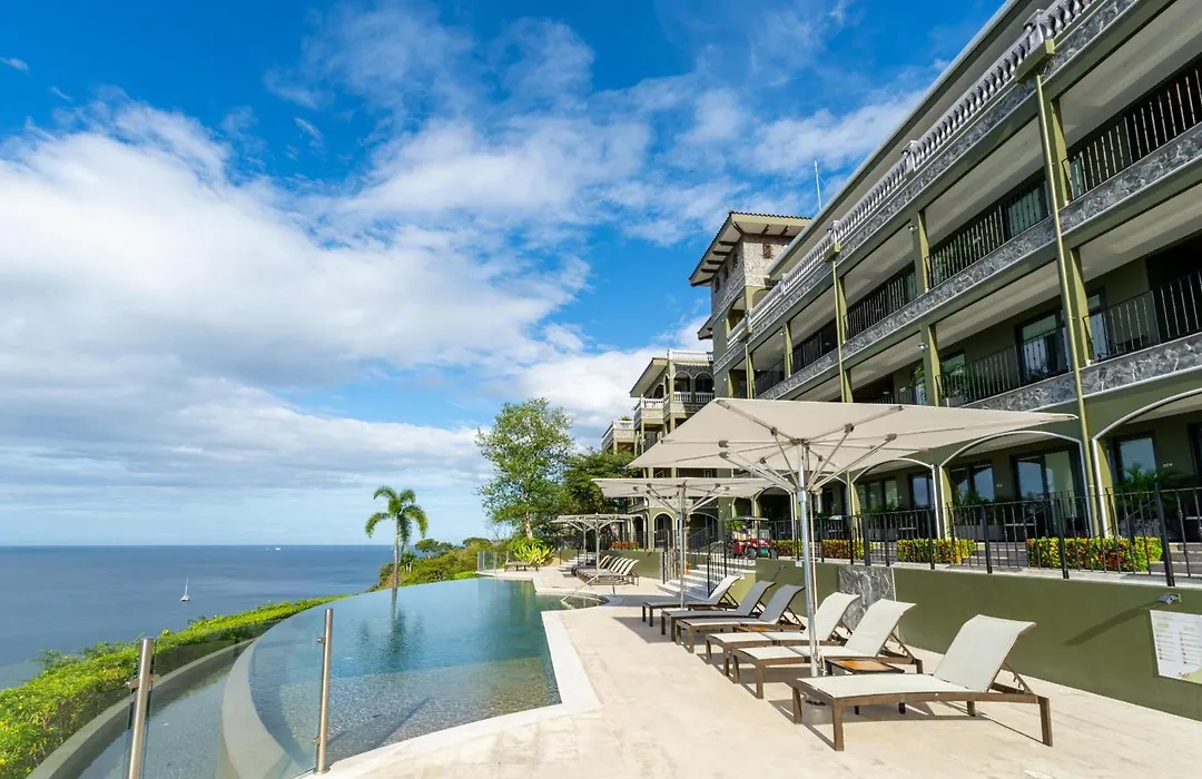 360 Splendor Del Pacifico Residences-1