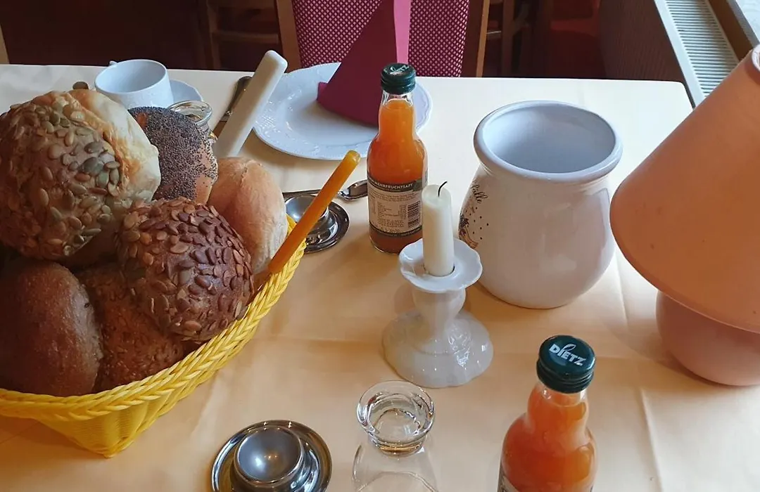 Galeriecafe und Pension Ambiente-1