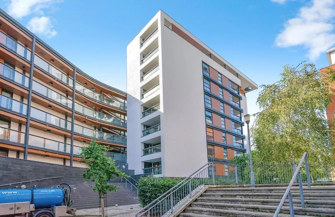 Deluxe Entire Apartment With 2X Bedrooms, 2X Bathrooms And A Big Living Room In The Olympic Park And Westfield At Stratford-1