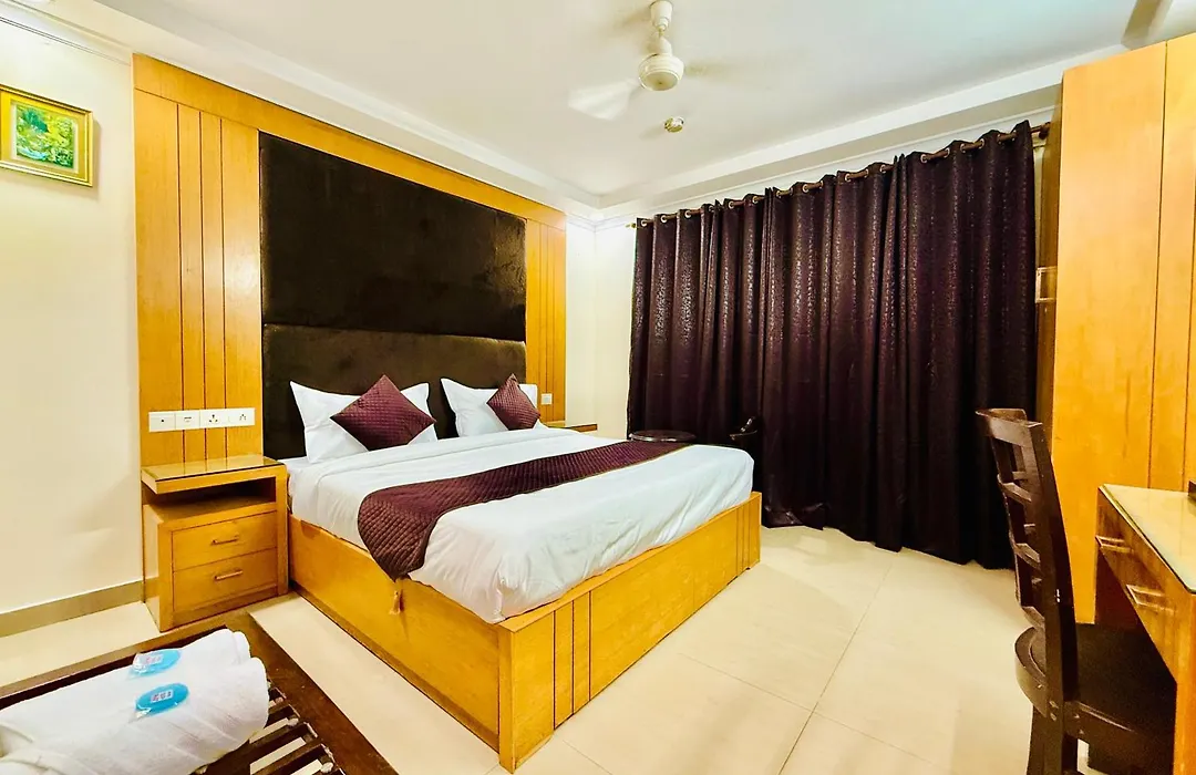 The Luxe Jpm Bed And Breakfast-1