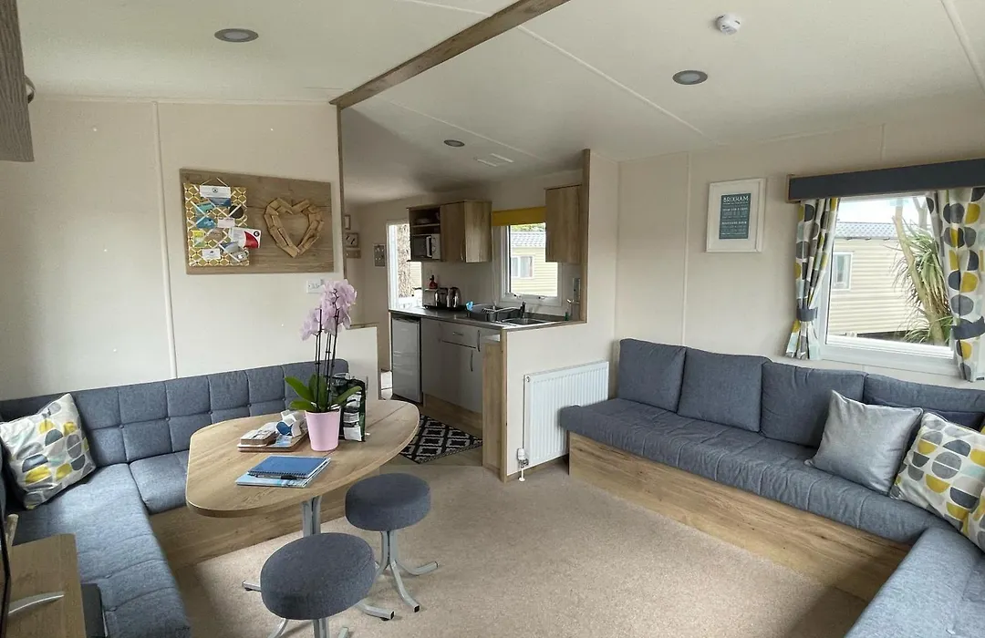 B3 Sunny Tides-1
