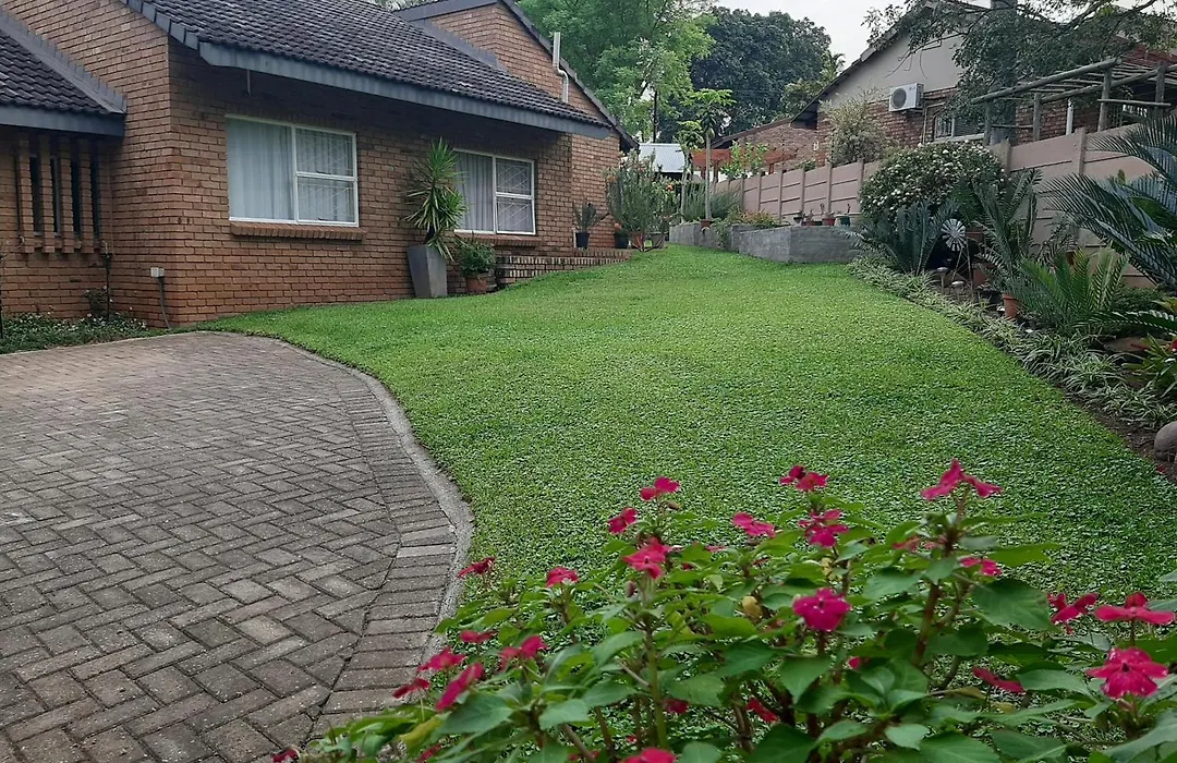 Leadwood Guesthouse-1