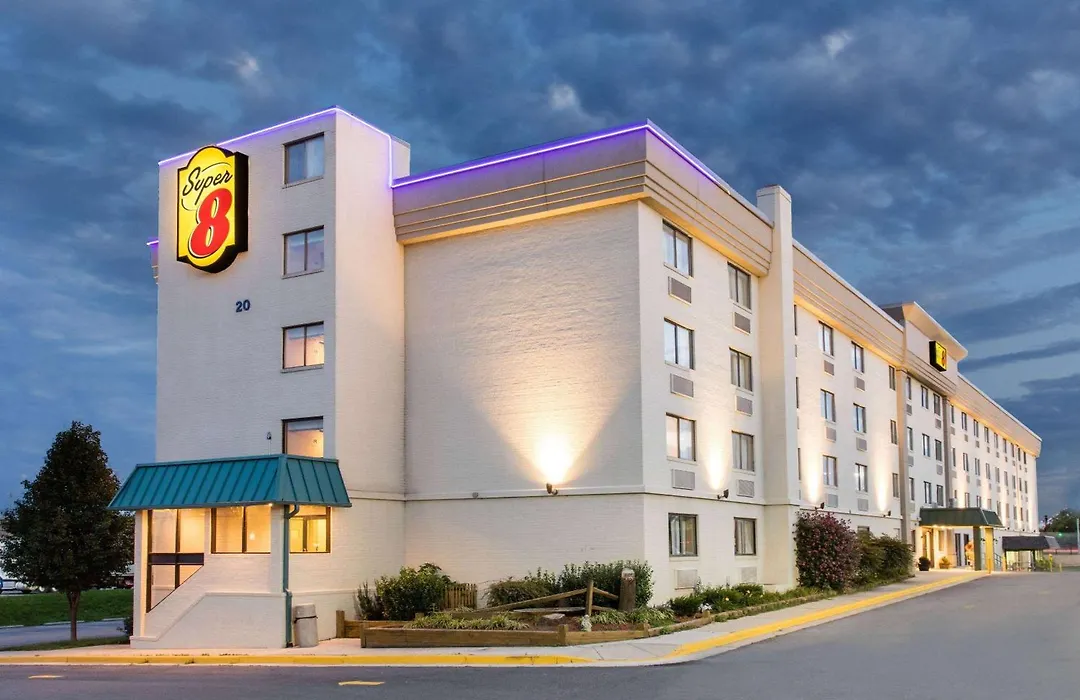 Super 8 By Wyndham Frederick-1