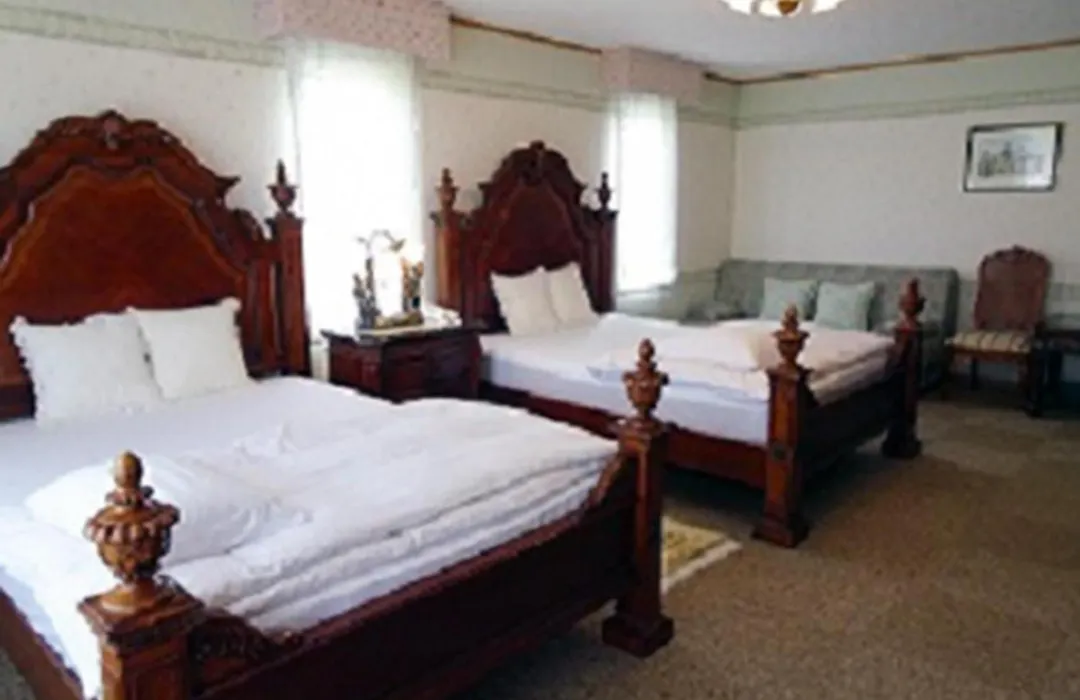 Petit Hotel Corinthian-1