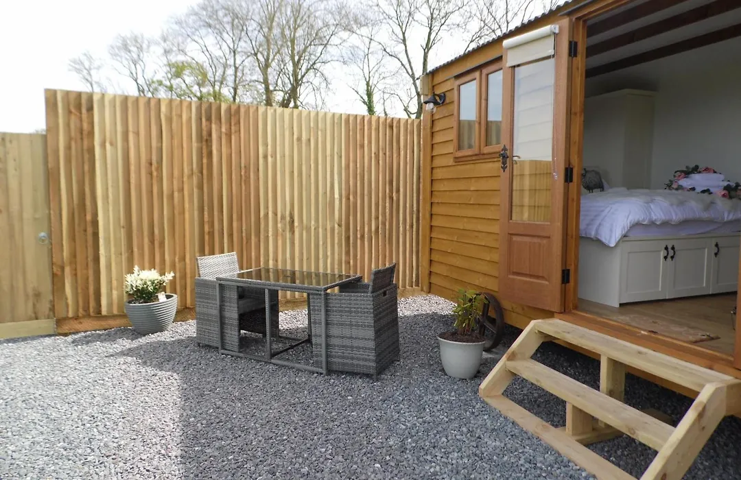 Tone Valley View Glamping-1