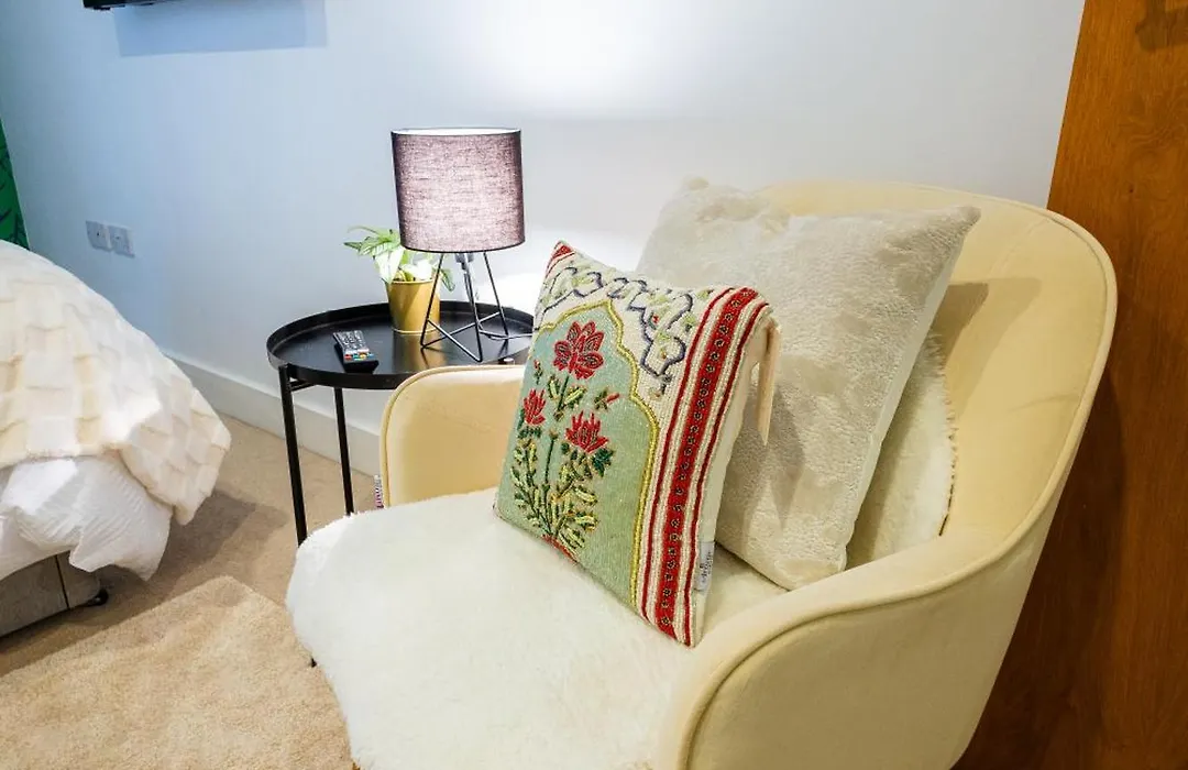 Lux Room To London Eye-1