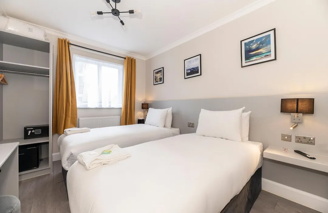 Marina Hotel London-1