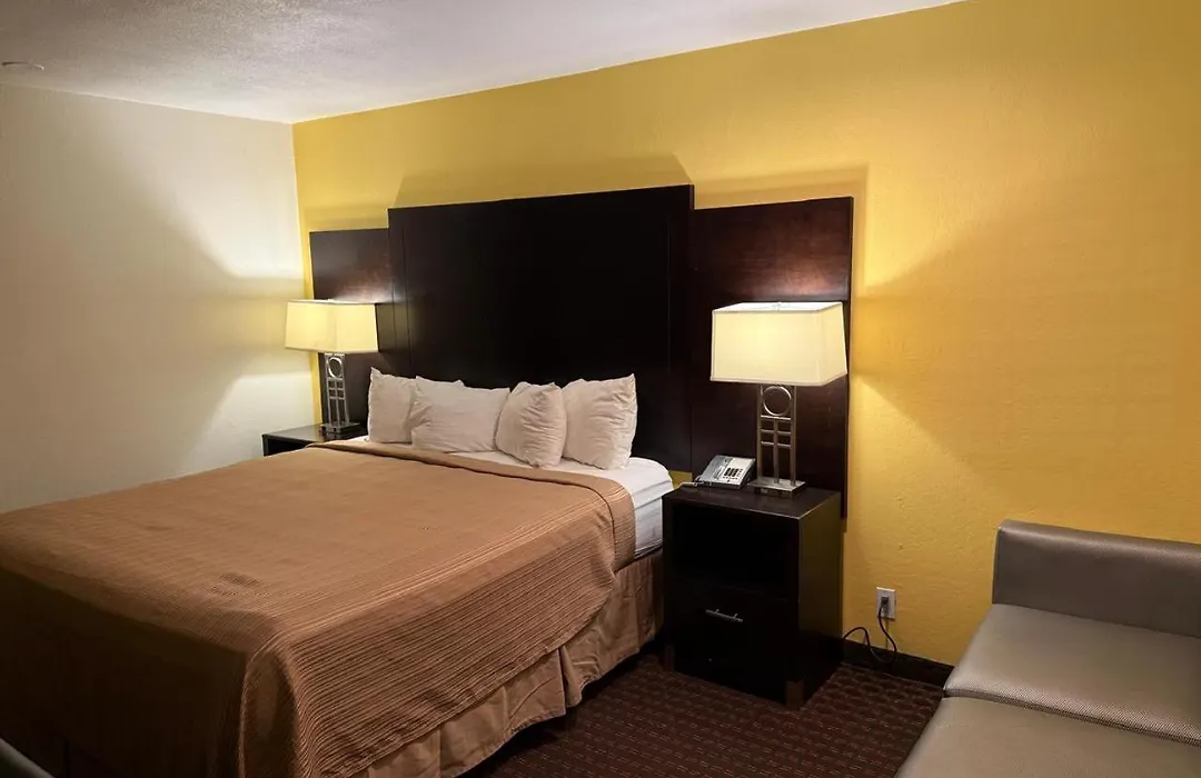 Hollister Inn-1