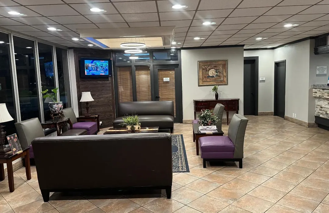 Clarion Inn & Suites Dothan South-1