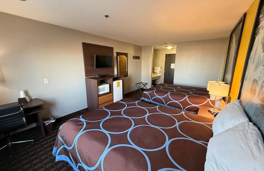 Super 8 By Wyndham Reedsburg-1