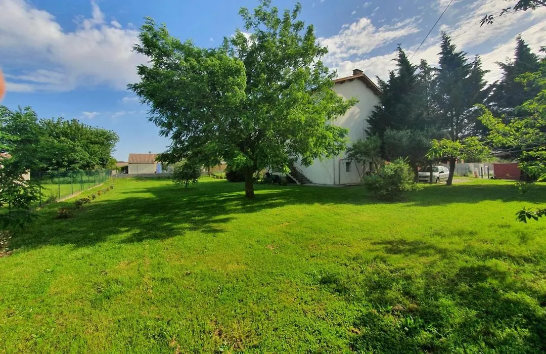 Villa La Libellule 160 m2 avec 5 Chambres 2 Sdb 2 Wc Grand Jardin et Parking Privé-1