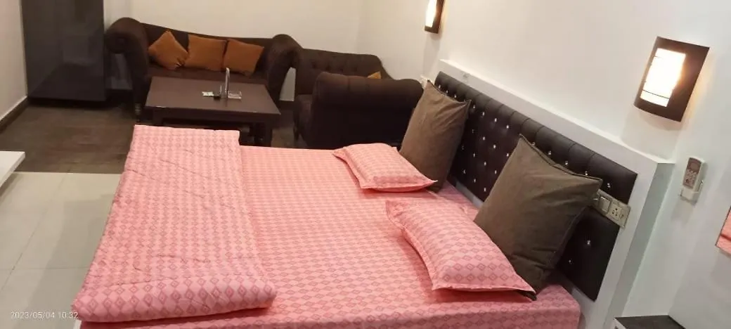 Hotel Kakkar Palace Ludhiana !! Near Railway Station, Ghanta Ghar & Chaura Bazaar ! Parking ! Lift ! Prime Location ! Couple Friendly-1
