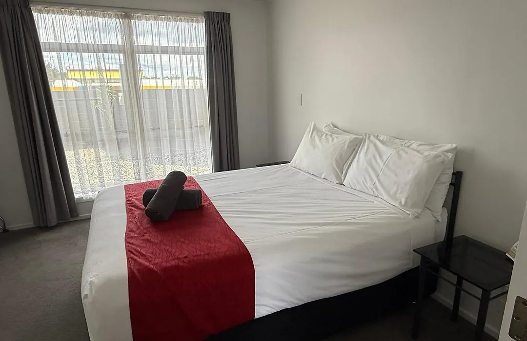 Ambassador Motor Inn-1