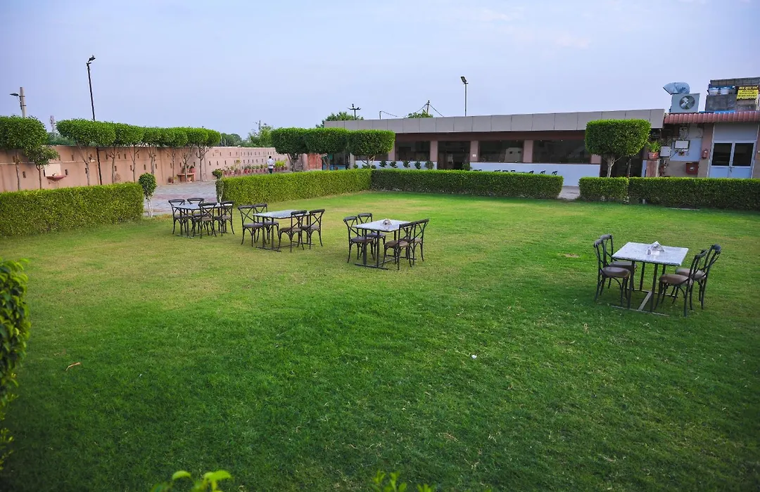 Apple Resort & Restaurant-1