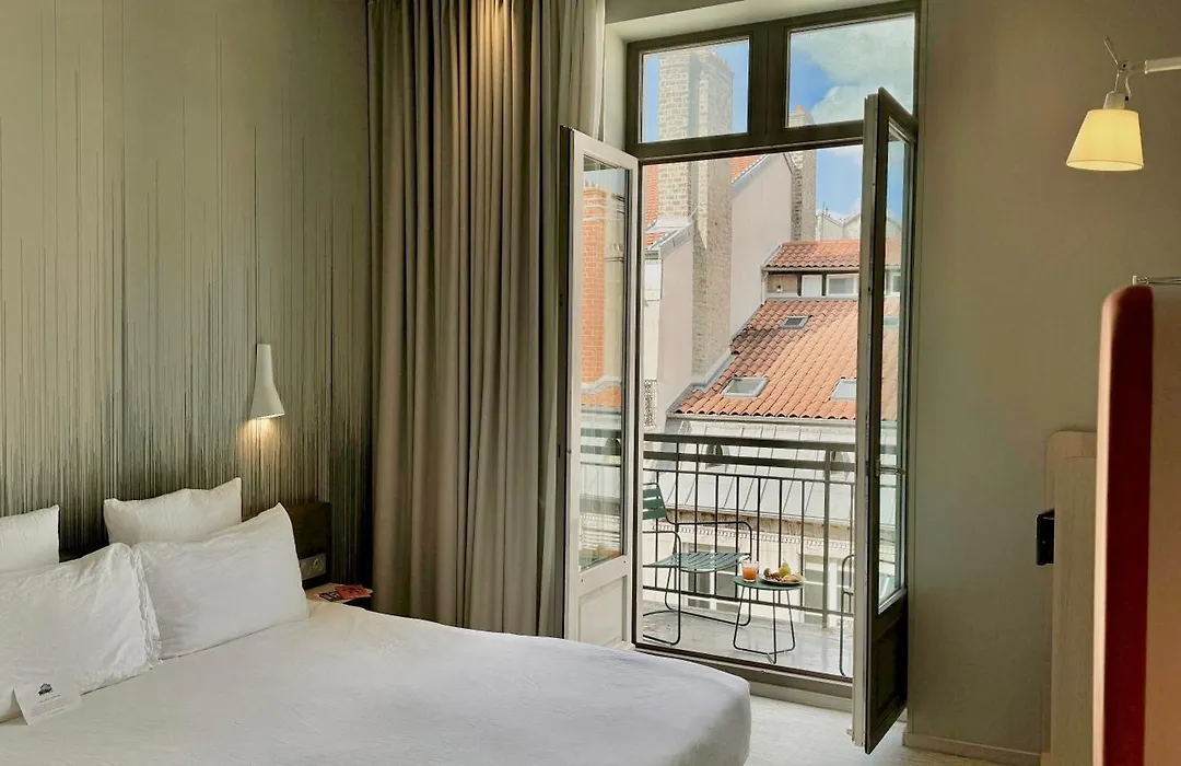 Okko Hotels Lyon Centre-1