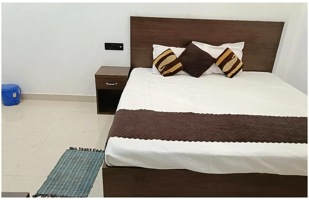 Hotel Aparna Grand Near Ram Janam Bhoomi And Temple - Fully Air Conditioned - Free Wifi Available - Best Budget Hotel In Ayodhya-1