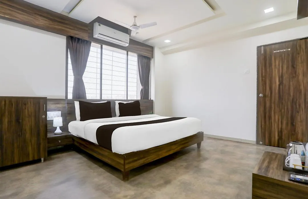Collection O Palanpur Jakatnaka Formerly Hotel Martel-1