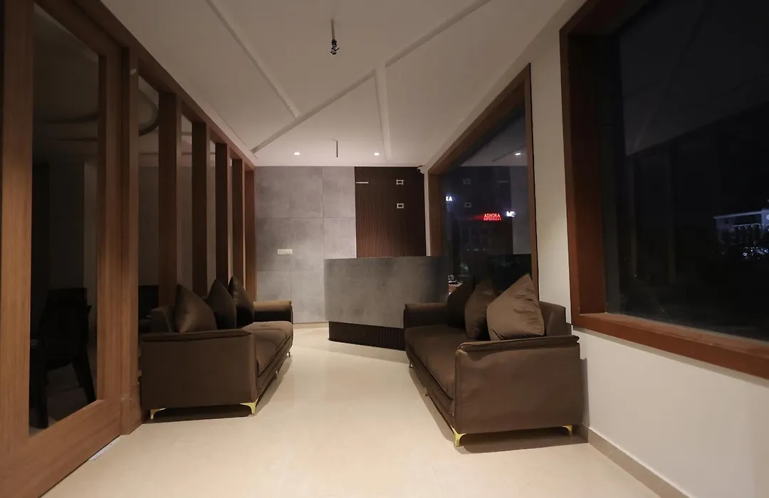 Hotel Regal Palm-1
