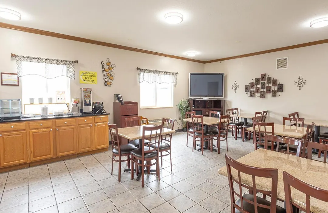 Super 8 By Wyndham Big Rapids-1