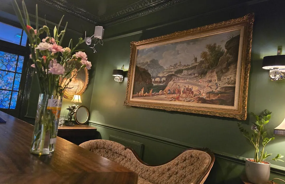 Queens Court Hotel-1