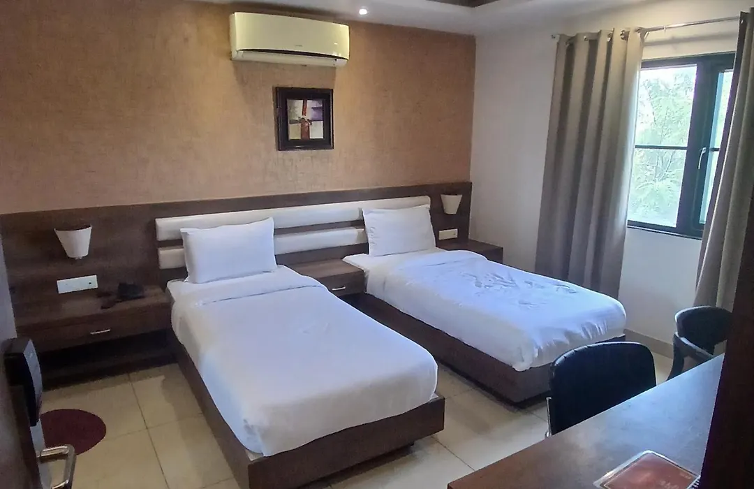 Hotel Square 36-1
