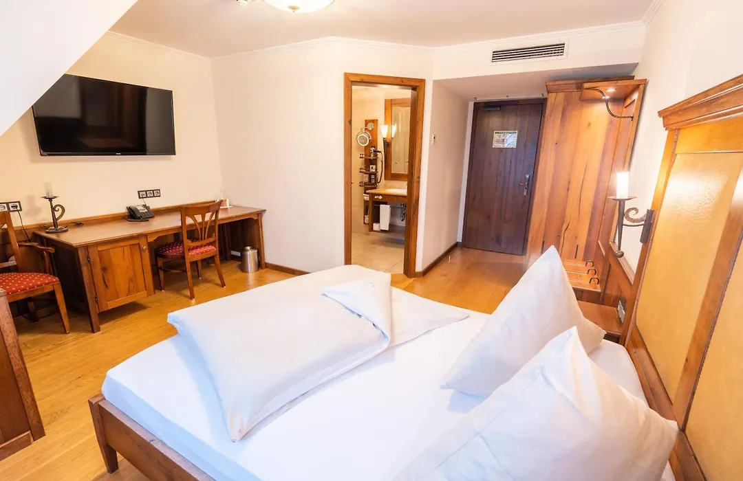 Hotel Hirsch-1